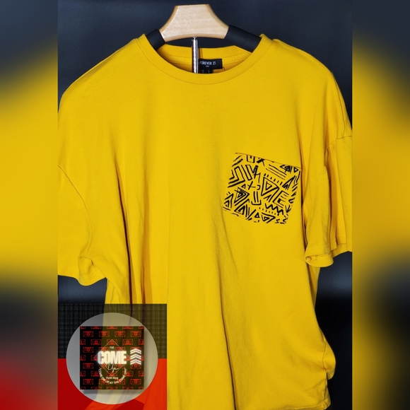 Forever 21s' "The Charlie" pocket t-shirt with abstract design on pocket. - Picture 5 of 5